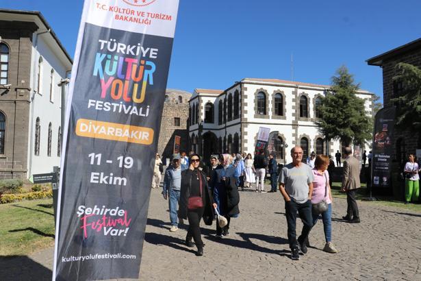 Diyarbakır'da 'Kültür Yolu Festivali' başladı