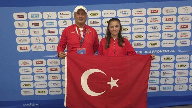 Türkiye rekortmeni 15 yaşındaki Yağmur Tosun, dünya 3’üncüsü oldu