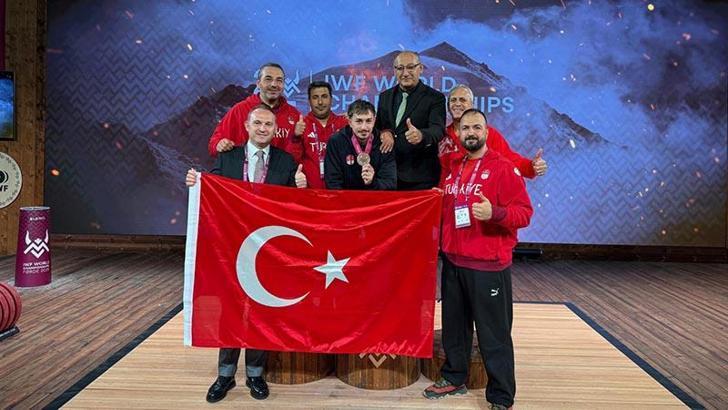 Dünya Şampiyonası’nda milli halterciler 2’si altın 5 madalya kazandı