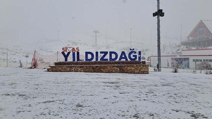 Sivas'ta yüksek kesimlere kar yağdı