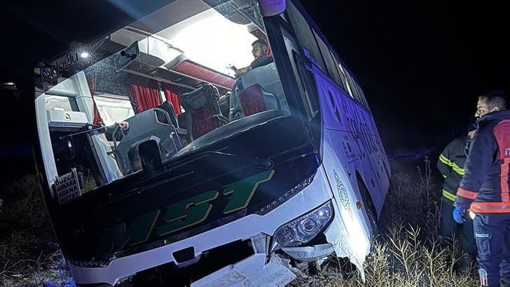 Yemekten zehirlenip fenalaşan sürücünün kullandığı yolcu otobüsü devrildi; 6 yaralı
