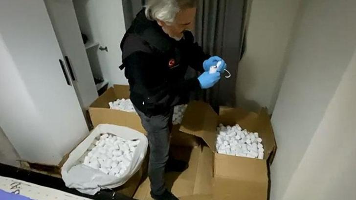 Evlerinde 103 bin hap ele geçirilen 5 şüpheliye gözaltı