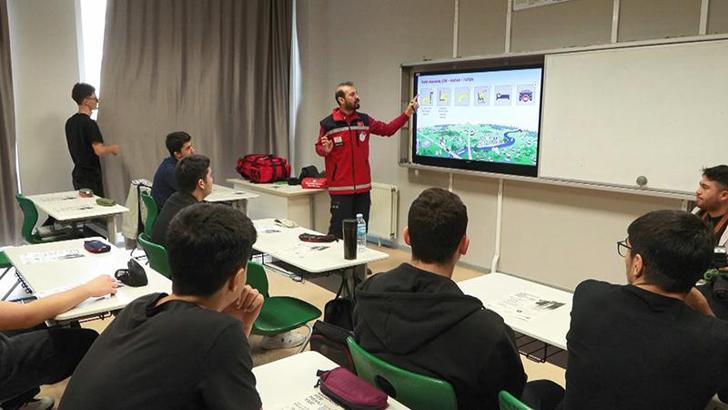 İstanbul'da 7 bin okulda 3 milyon öğrenciyle deprem tatbikatı