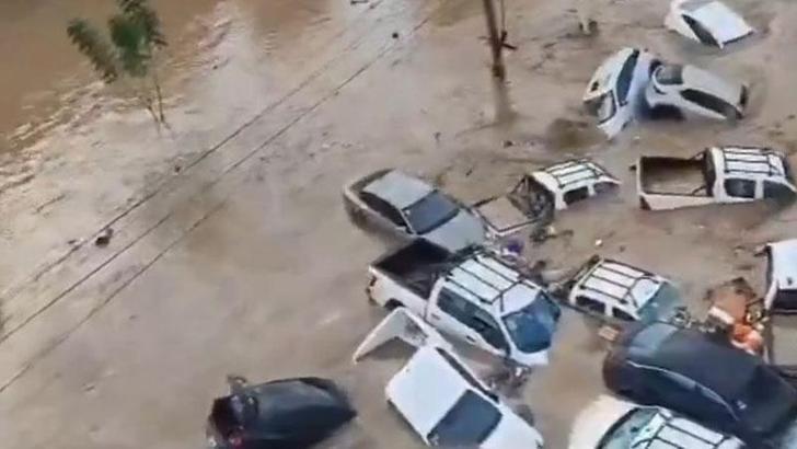 Meksika'da şiddetli yağışlar nedeniyle hayatını kaybedenlerin sayısı 64'e yükseldi