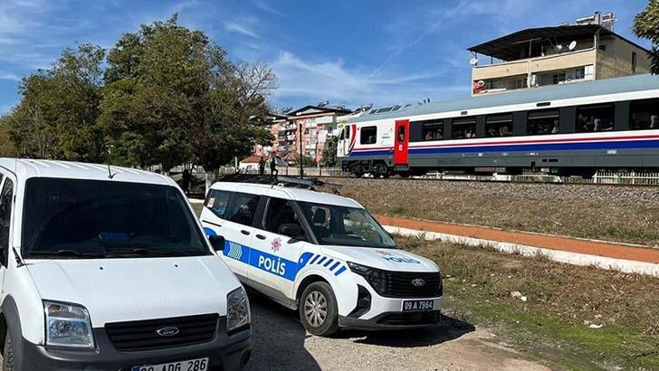 Torununu trenin altında kalmaktan kurtardı, kendisi ağır yaralandı