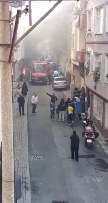İstanbul - Esenler'de bodrum kattaki daire alev alev yandı