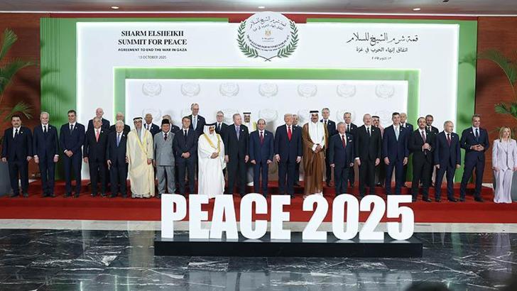 Cumhurbaşkanı Erdoğan, Barış Zirvesi'nde aile fotoğrafı çekimine katıldı