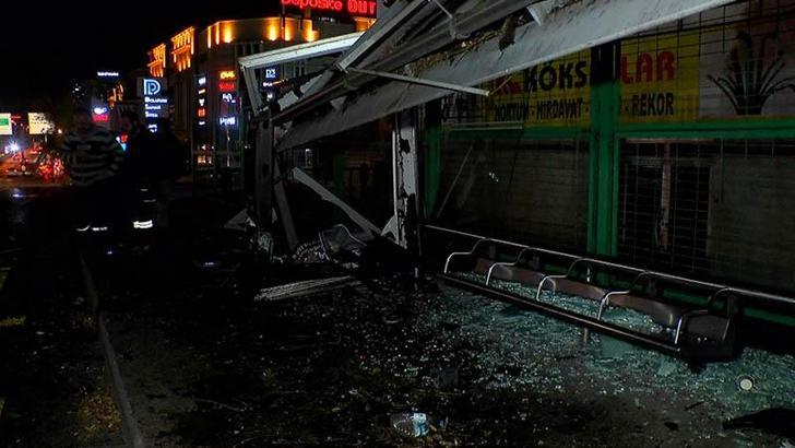 Başakşehir’de otomobil durağa çarptı: 1 yaralı