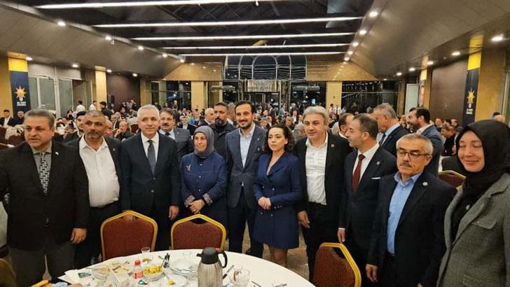 AK Parti İstanbul İl Başkanlığı'nda muhtarlar buluşması
