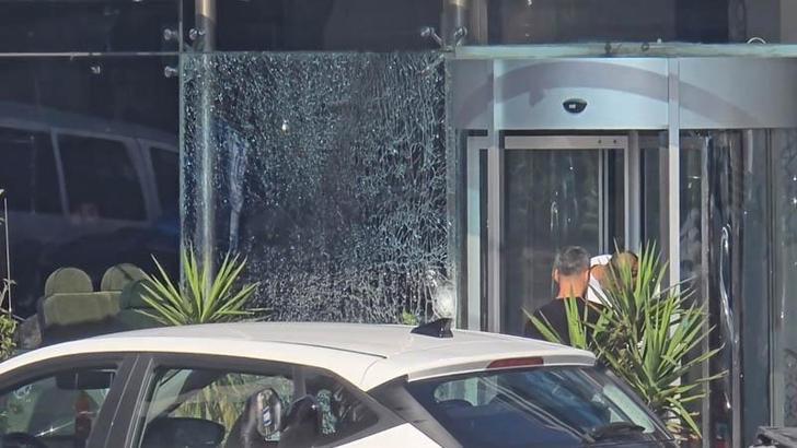 Ataşehir'de motosikletli saldırganlar oto galeriyi kurşunladı: 2 yaralı - kilis kent haber