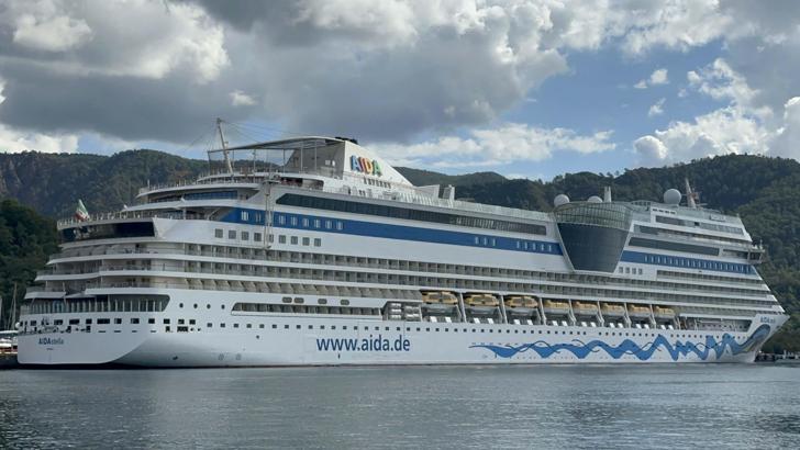 Marmaris'e denizden 2 bin 500 turist