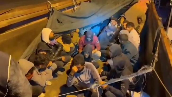 Hatay’da TIR’dan 28 kaçak göçmen çıktı