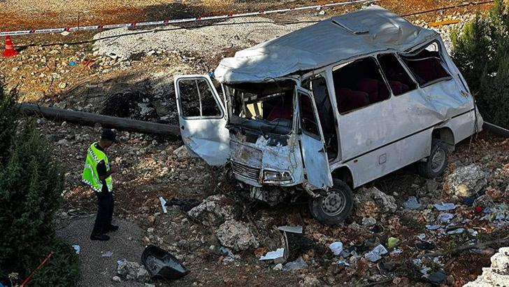 Tarım işçilerini taşıyan minibüsün şarampole yuvarlandığı kazada ölü sayısı 7'ye çıktı