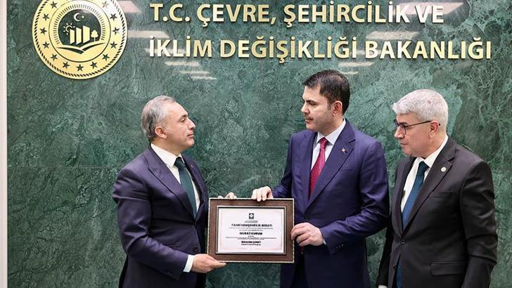 Osmaniye Belediye Meclisi'nden Bakan Kurum'a 'Fahri Hemşehrilik Beratı'