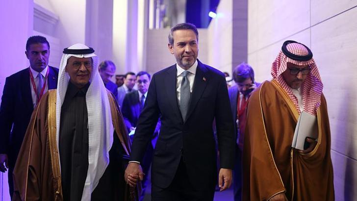 Bakan Bayraktar, Suudi Arabistan Enerji Bakanı Abdulaziz bin Salman Al Saud ile görüştü