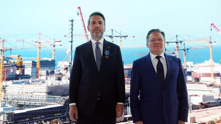 Rusya’dan Bakan Bayraktar’a iş birliği nişanı