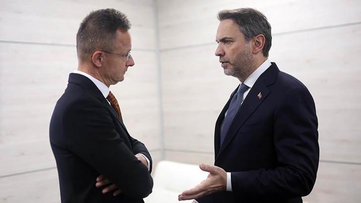 Bakan Bayraktar, Moskova’da Macaristan Dışişleri ve Ticaret Bakanı Szijjarto ile görüştü