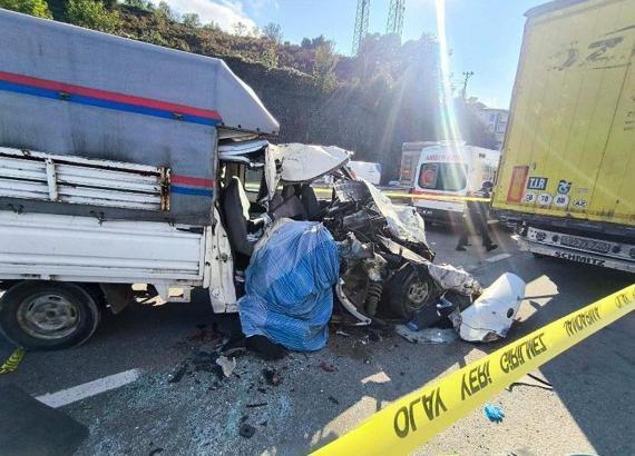Giresun'da kamyonet, TIR'a arkadan çarptı: 1 ölü, 2 yaralı