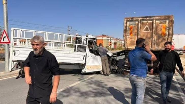 Malatya'da hafriyat kamyonu ile kamyonet çarpıştı: 1 ölü