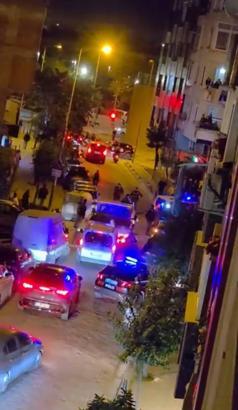 İstanbul - Zeytinburnu’nda havaya silahla ateş açan 2 şüpheli yakalandı