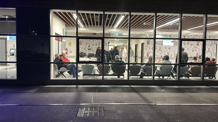 Okul gezisinden dönen 17 lise öğrencisi, zehirlenme şüphesiyle tedavi altına alındı