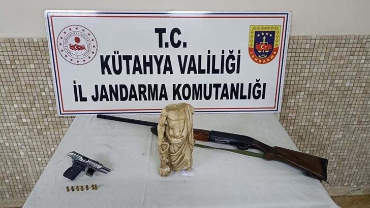 Kütahya’da tıp ve sağlık tanrısı Asklepios heykeli ele geçirildi