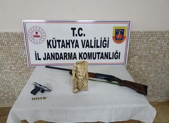 Kütahya’da tıp ve sağlık tanrısı Asklepios heykeli ele geçirildi