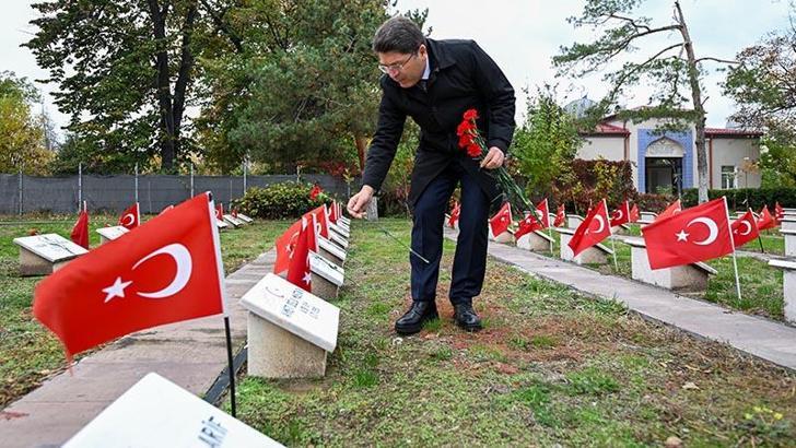 Bakan Tunç, Bükreş Türk Şehitliği’ni ziyaret etti