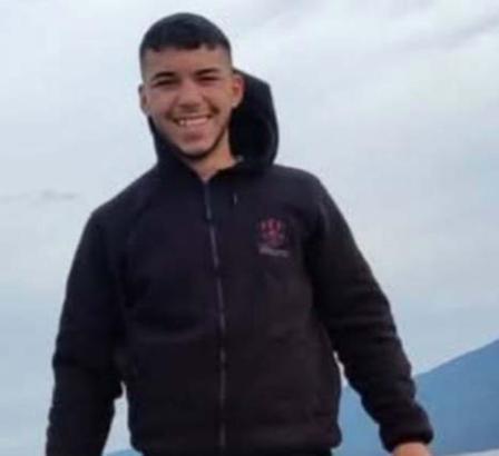 Minibüs ağaca çarptı: 2 ölü