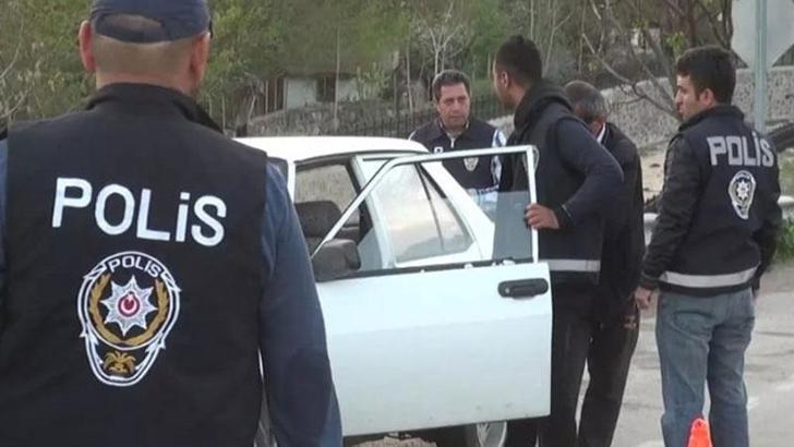 Ankara'da 'dur' ihtarına uymayan otomobilde esrar ele geçirildi; 3 kişi tutuklandı