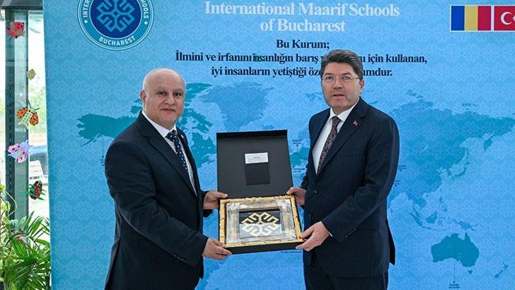 Bakan Tunç, Bükreş Uluslararası Maarif Okulu’nu ziyaret etti