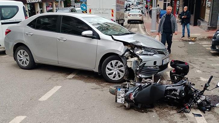 Otomobil ile motosiklet çarpıştı; 1 yaralı