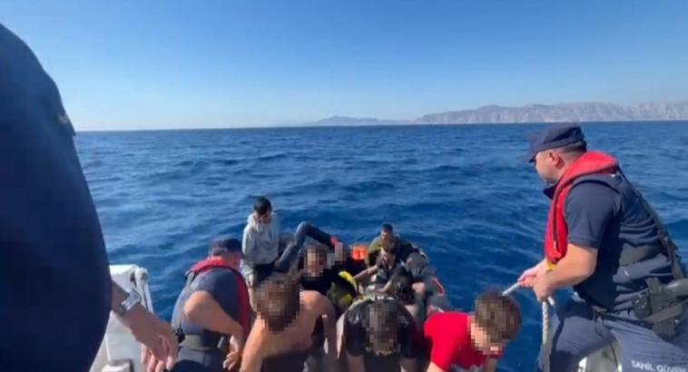 Yunan unsurları tarafından geri itilen 22 kaçak göçmen kurtarıldı