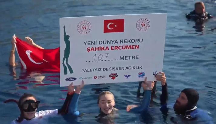 Şahika Ercümen'den cumhuriyetin 102'nci yılı ve Gazze için yeni dünya rekoru