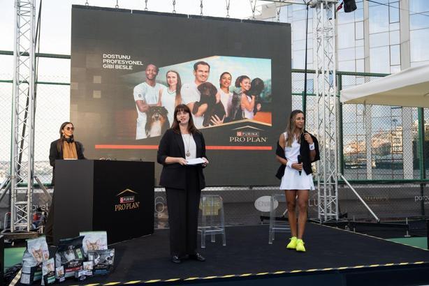 Milli Tenisçi Çağla Büyükakçay ve kedisi İzo PRO PLAN'ın kampanyasında yer aldı