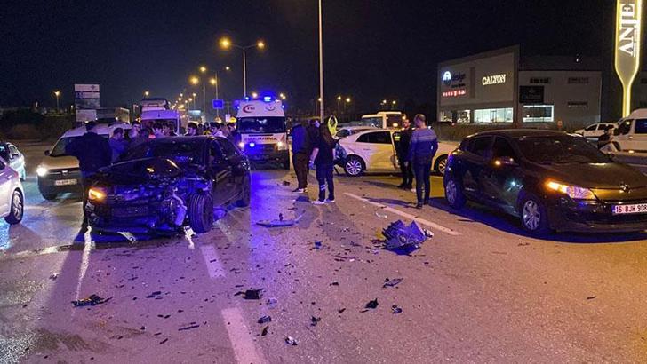 Bursa'da 5 aracın karıştığı zincirleme trafik kazası: 3 yaralı