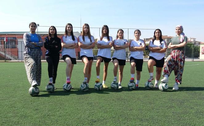 Aydın'ın şalvarlı kadın antrenörü