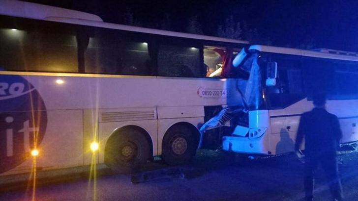 Sinop'ta servis otobüsü ile yolcu otobüsü çarpıştı: 13 yaralı