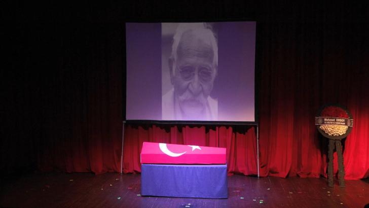 İstanbul- Oyuncu Arif Erkin Güzelbeyoğlu için Muhsin Ertuğrul Sahnesi'nde tören düzenlendi