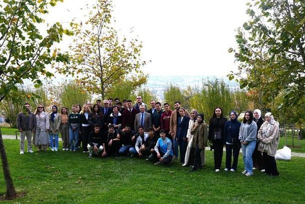 İstanbul Kent Üniversitesi öğrencileri fidan dikimi gerçekleştirdi