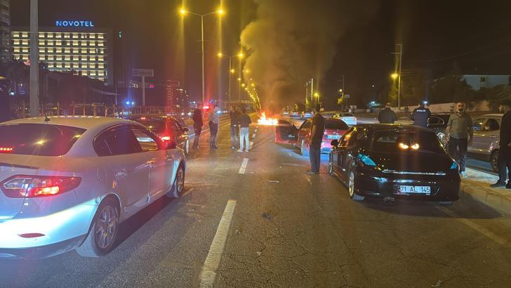 Otomobilin çarptığı motosiklet alev aldı, sürücüsü yaralandı