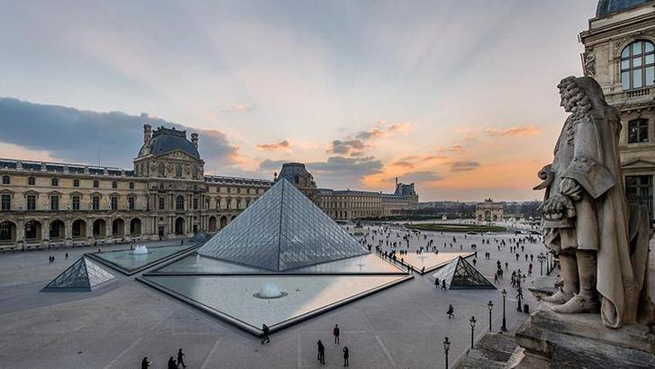 Paris’teki Louvre Müzesi’nde soygun