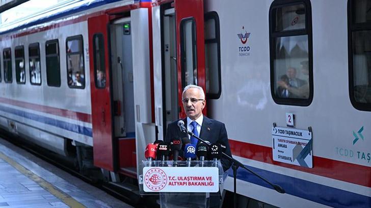 Bakan Uraloğlu: 30 bin öğrencimize hemzemin geçitlerde uyulması gereken kuralları gösterdik