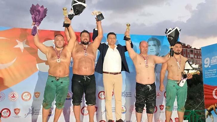 9’uncu Geleneksel İsmet Atlı Karakucak Güreşleri’nde başpehlivan Recep Kara oldu