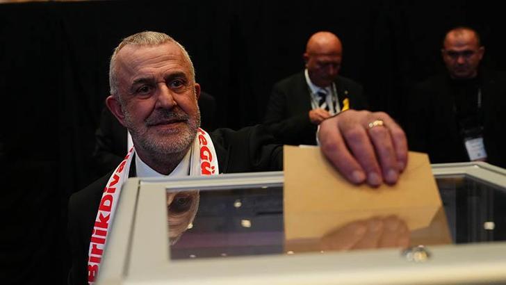 Beşiktaş’ta divan kurulu başkanı Ahmet Ürkmezgil oldu