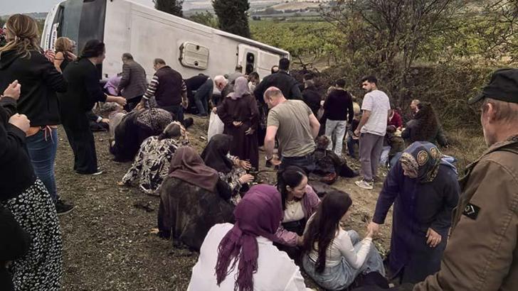 Denizli’de tur otobüsü devrildi; 1 ölü, 32 yaralı