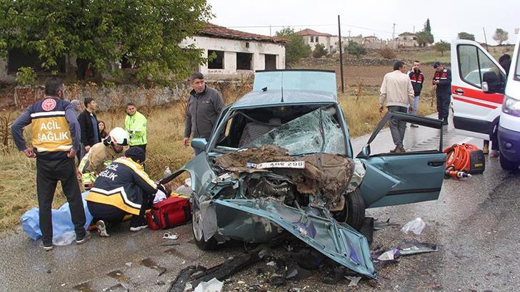 Manisa’da otomobil ile kamyonet çarpıştı; 1 bebek öldü, 5 yaralı