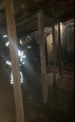 Ailesinin yaşadığı binanın çatısını yaktığı iddiasıyla yeniden gözaltına alındı