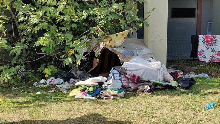 Eyüpsultan’da tramvay durağının yanında kalan bir kişi ölü bulundu