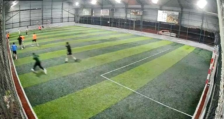 Balıkesir'de dehşet saçan saldırgan, polisle çatışma öncesi halı sahada da ateş etmiş; o anlar kamerada